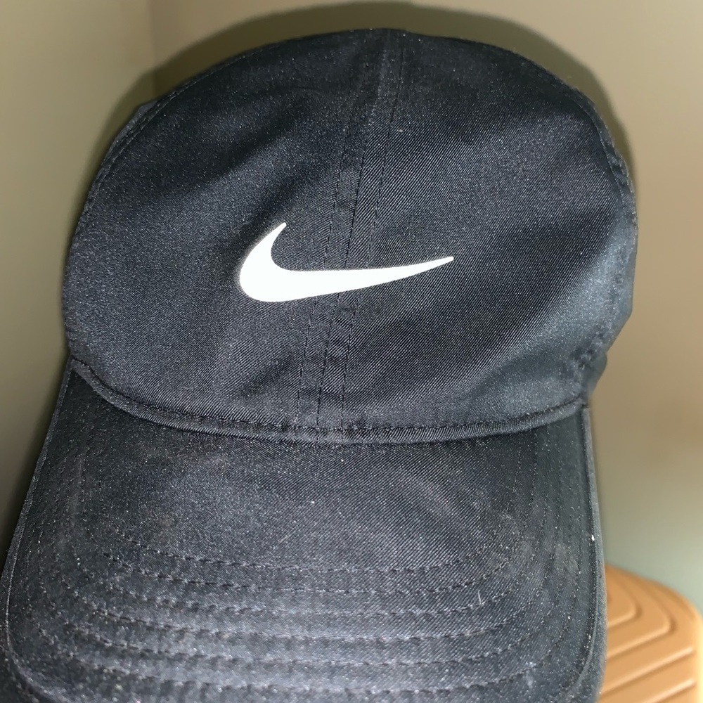 Black Nike hat